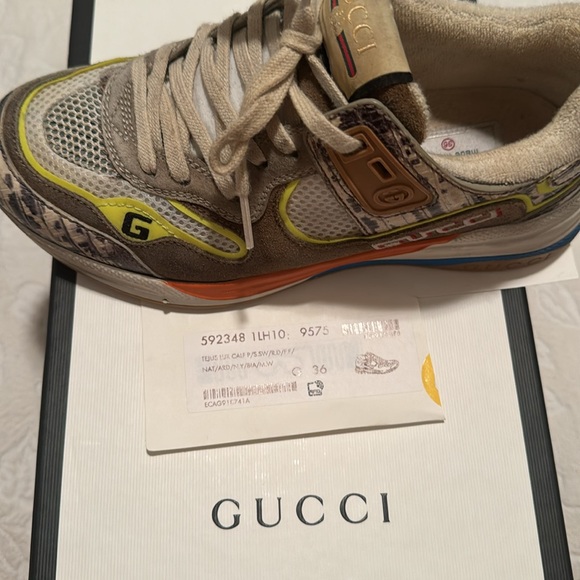 Gucci Shoes I bought in Outlets Toscana,Italy diferentes color green , yellow , - Picture 3 of 3